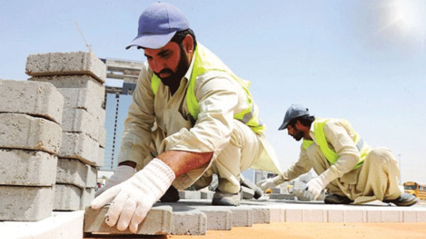 241 منشأة تخالف قرار منع العمل تحت أشعة الشمس خلال شهر