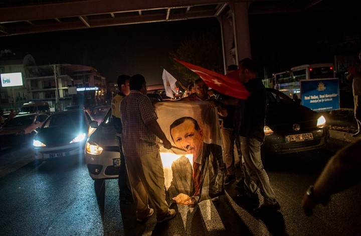 تركيا توسع حملة الاعتقالات وتطالب أمريكا بتسليم كولن