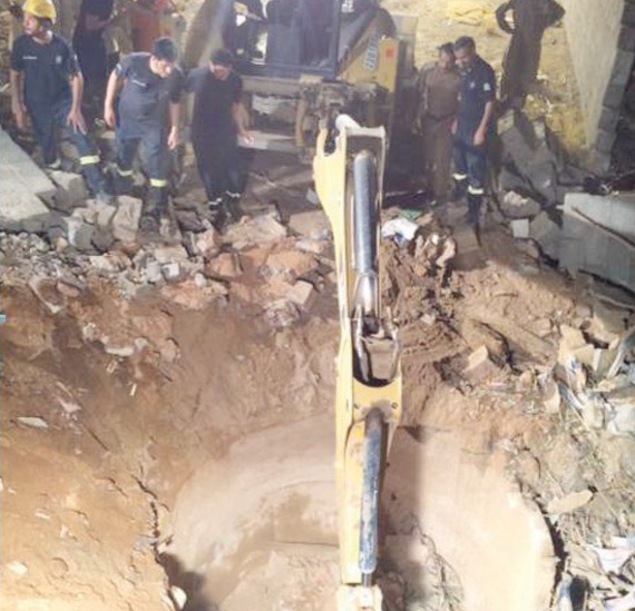 نجران: انتشال جثة هندي من حفرة قديمة للصرف الصحي