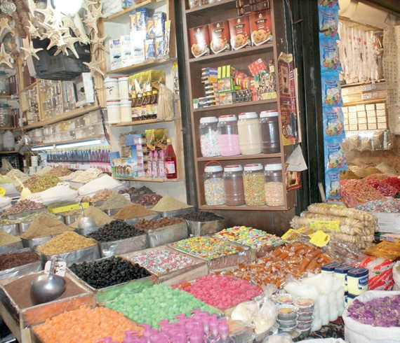 دراسة: 44 % نسبة انخفاض المبيعات عند تطبيق قرار إغلاق المحال في التاسعة