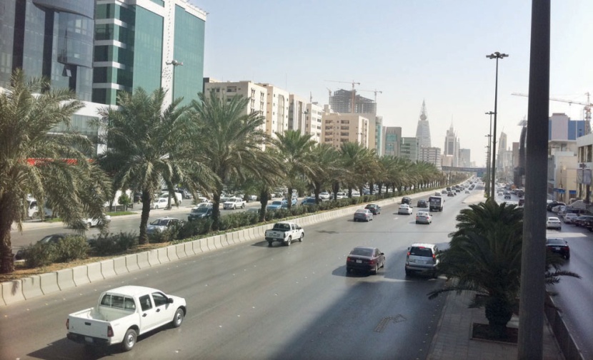 الرياض: مشروع تصريف مياه الأمطار يغلق طريق الملك فهد 25 يوما