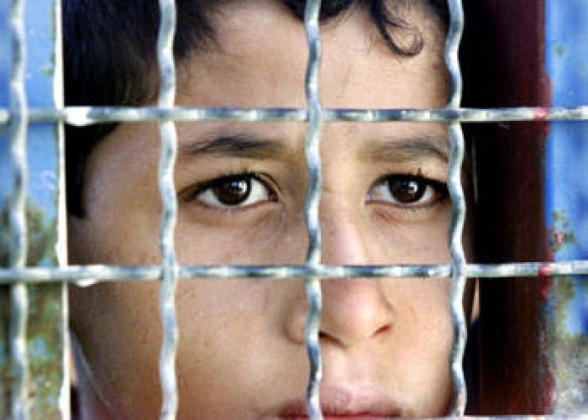 الألاف من الأطفال محتجزون في مناطق الصراع .. وسوريا وإسرائيل الأكثر انتهاكا لحقوقهم