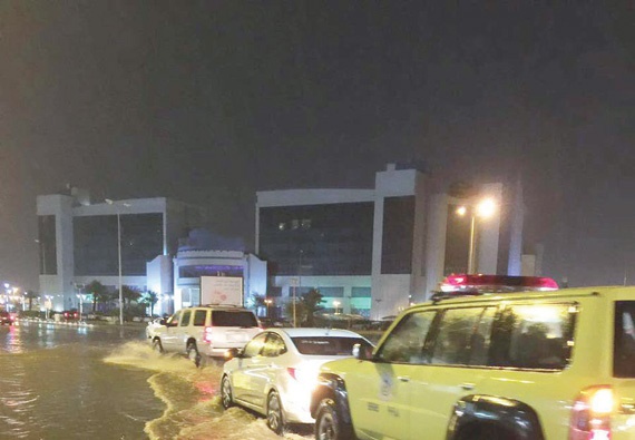 أمطار جازان: سيل وادي بيش يهدد منازل القرية والدفاع المدني يدعو إلى اتخاذ التدابير