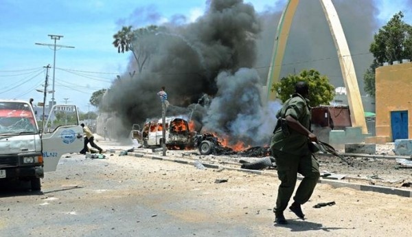 سماع دوي انفجارين وتبادل لاطلاق النار في العاصمة الصومالية