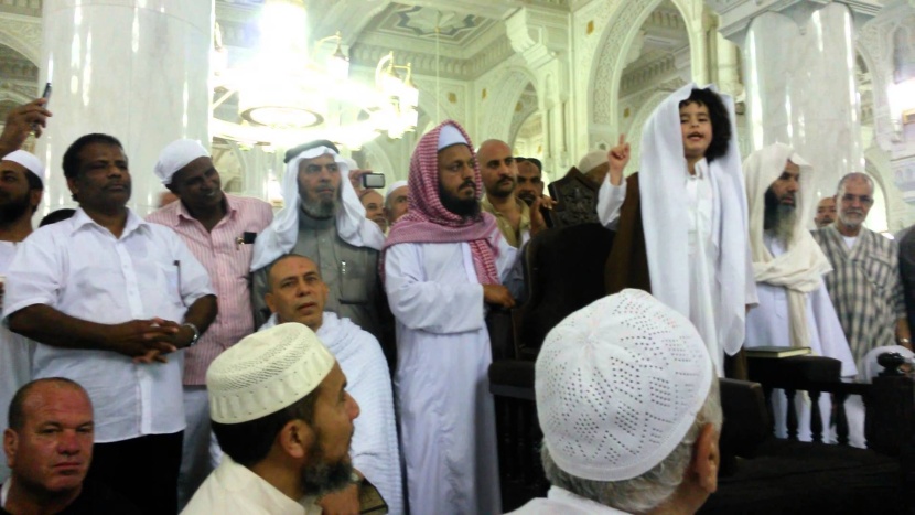 طفل أردني عمره ثمانية أعوام يؤم المصلين في صلاة الجمعة