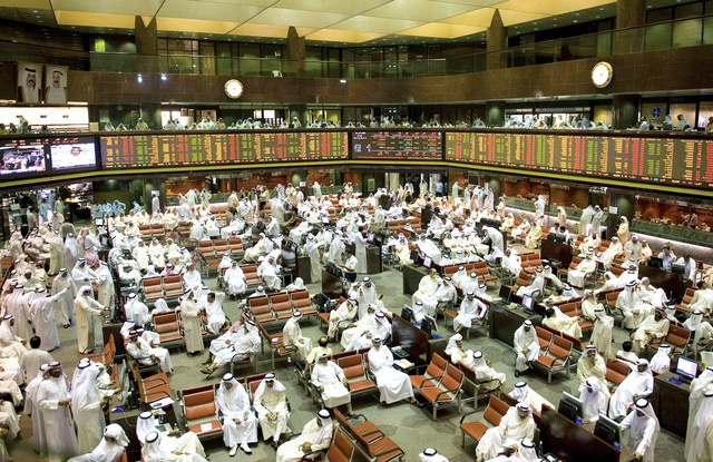 بورصات الخليج تتراجع بفعل النفط ومصر تنهي موجة صعود