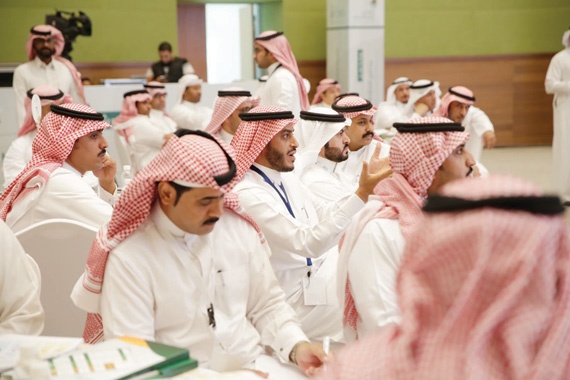 تنفيذ برنامج اكتشاف القيادات الشابة لتولي المناصب القيادية في «العمل»