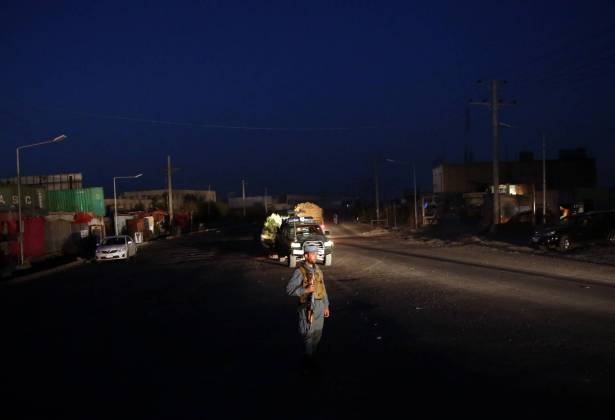 تفجير ضخم يستهدف فندقا يرتاده أجانب في كابول وطالبان تتبنى