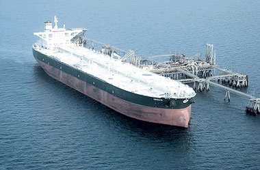 رئيس أركان الجيش الليبي: سنستهدف أي ناقلة نفط تقترب من الموانئ الليبية