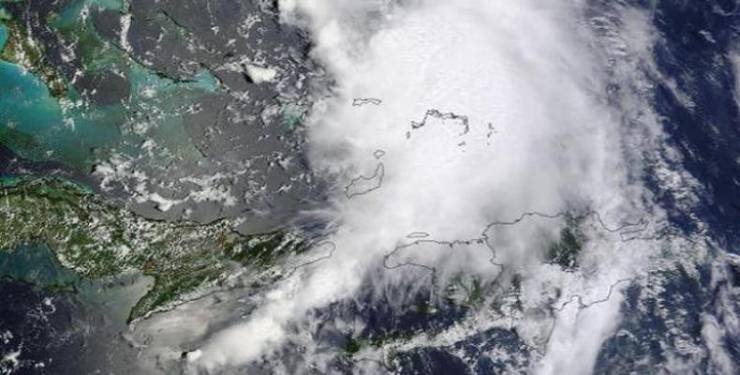 فرص تشكل إعصار فوق البحر الكاريبي تصل إلى 70%