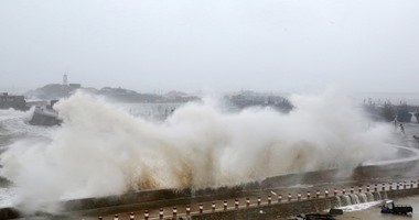 الإعصار 'نيدا' يتسبب في إلغاء 150 رحلة جوية في هونج كونج