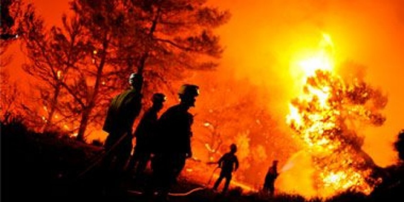 أمريكا: توسع رقعة حرائق الغابات في كاليفورنيا واستمرار جهود الإطفاء