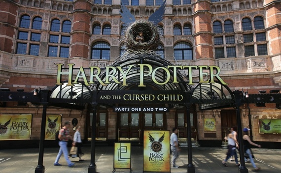نص مسرحية "هاري بوتر" الجديدة يحقق مبيعات بالملايين
