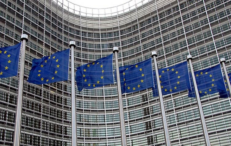 المفوضية الأوروبية تحذر من التعجل في وقف مفاوضات انضمام تركيا
