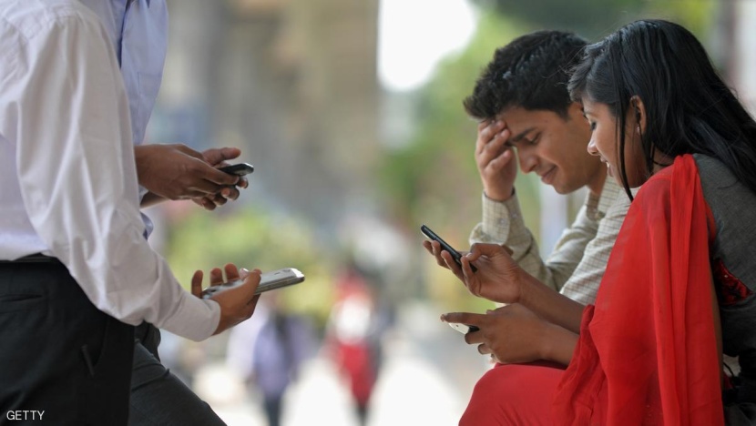 باحثون يطالبون مدمني العالم الرقمي بأخذ إجازة