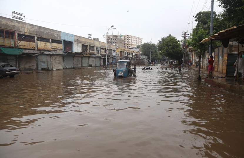مصرع 31 شخصًا جراء الأمطار الغزيرة في باكستان