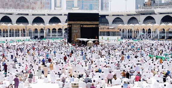 خطيب الحرم المكي: بعض الشاكين من السحر والعين يتحملون مسؤولية آلامهم