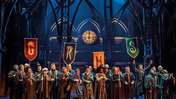 منتجو مسرحية "هاري بوتر" يهاجمون تجار السوق السوداء