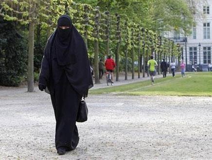 وزراء داخلية ولايات ألمانية يدعون لحظر النقاب جزئيا في الأماكن العامة