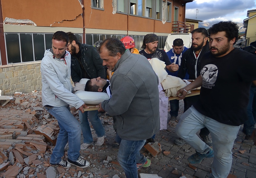ارتفاع حصيلة وفيات زلزال إيطاليا إلى 37 شخصا