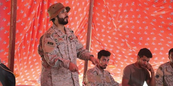 مواطنون ومسؤولون يؤدون صلاة الميت 
على الشهيد البارقي