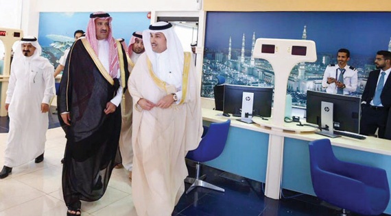 أمير المدينة المنورة يدشن المبنى الجديد
 لـ «الخطوط السعودية»