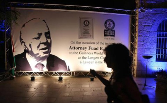 مناظل فلسطيني يدخل "غينيس" كأقدم محام ممارس للمهنة