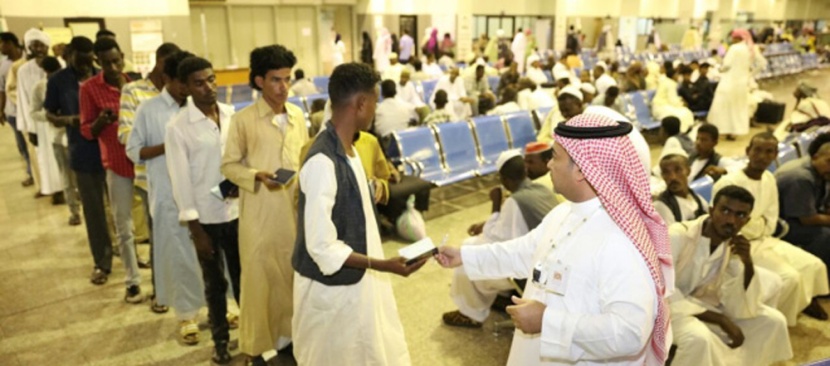 «العمل» تتثبت من 2232 تأشيرة موسمية في ميناء جدة الإسلامي