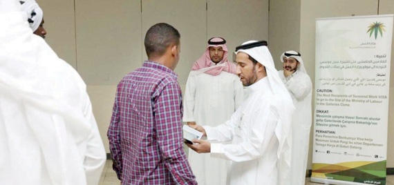 المدينة المنورة: تحويل 346 حالة اشتباه لتأشيرات موسمية إلى غرفة العمليات