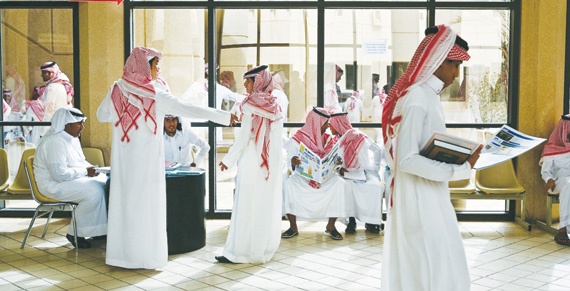 2400 موظف أجنبي ألغيت عقودهم 
في «الحكومة» .. 88 % في «الصحة»