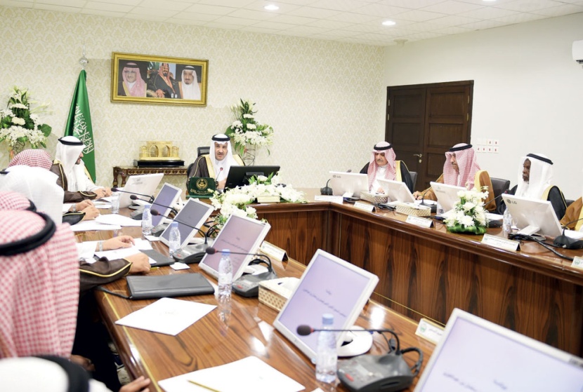 أمير المدينة المنورة يؤكد ضرورة تطوير البيئة التعليمية وتقديم الدعم للطلبة