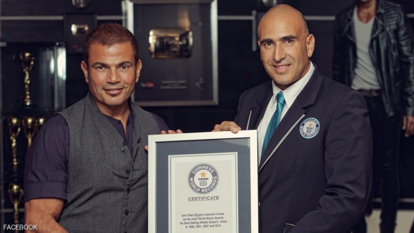 عمرو دياب يدخل "جينيس" بعدد الجوائز التي حققها