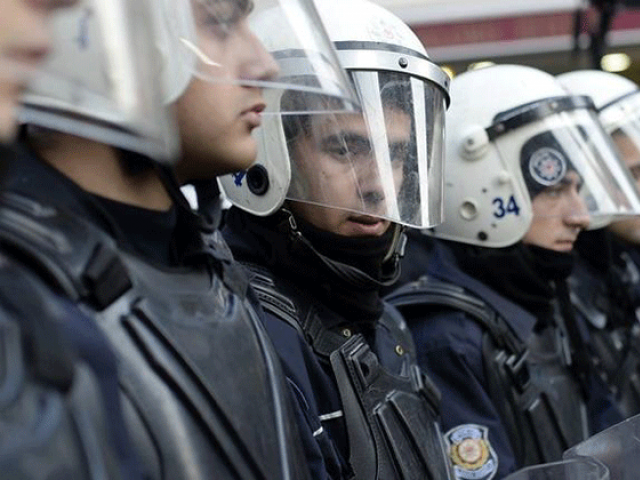 تركيا تعلق مهام 12 الف شرطي في إطار التحقيق في الانقلاب الفاشل