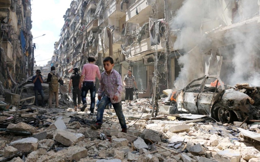 مقتل 12 مدني جراء غارات نظام الأسد شرق حلب