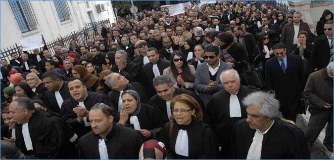المحامون في تونس يعلنون اضرابا عاما احتجاجا على قانون المالية