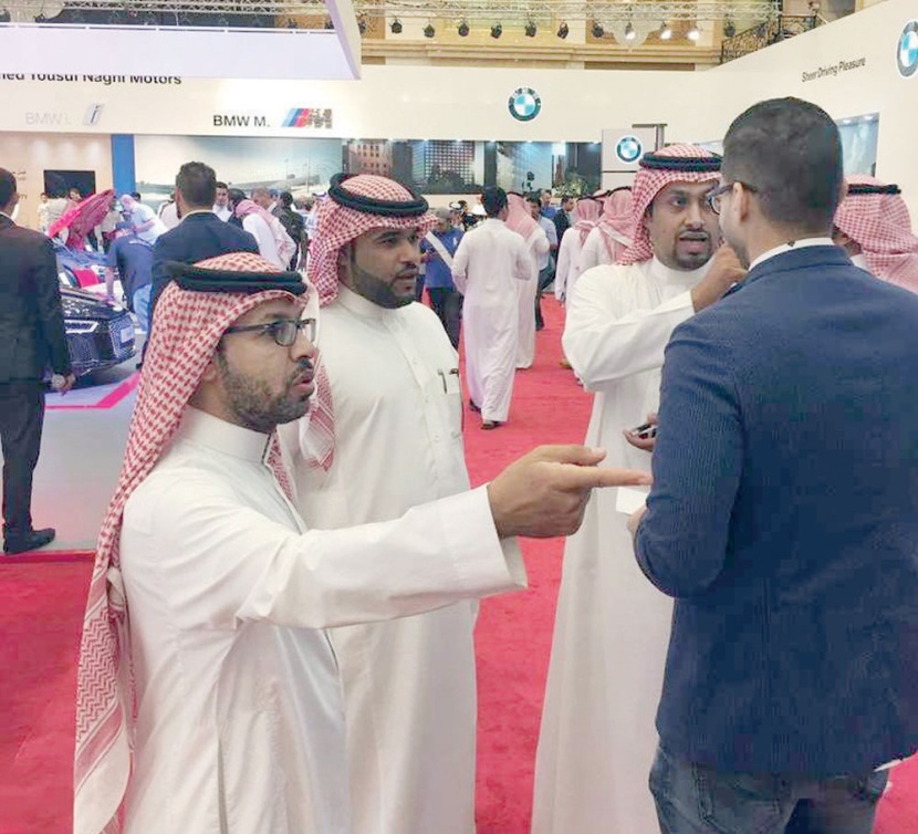توجيه تهم إلى مسؤولي شركة سيارات استخدموا فتيات في دعايةخادشة للحياء