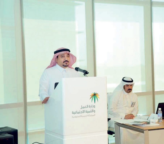 «العمل» تؤكد حماية العاملين من الاتجار بالبشر