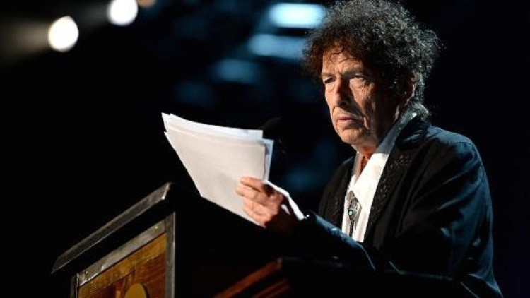 أعضاء اللجنة : تجاهل ديلان لجائزة نوبل غير مهذب ومتعجرف