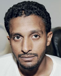 «الداخلية»: المطلوب أسامة علي عبدالله دمجان يسلم نفسه للجهات الأمنية