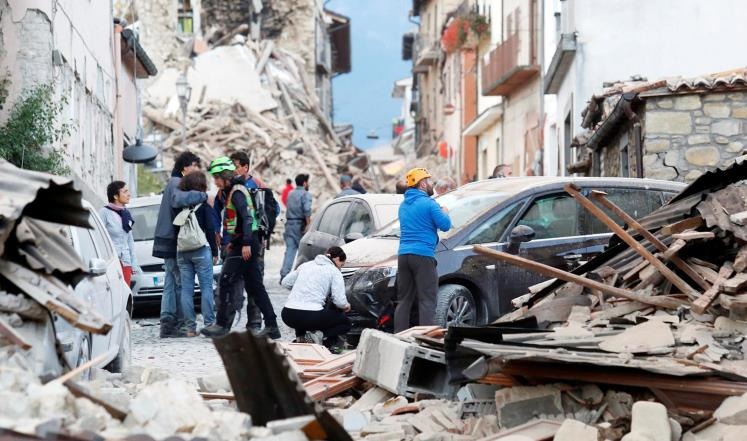 آلاف الاشخاص بلا مأوى بعد الزلزال في ايطاليا