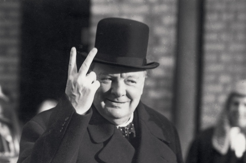 منطوق الإشارة .. «في فمي ماء» ولكن لأصابعي فم