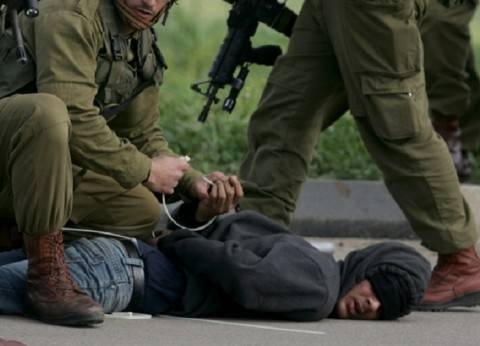 قوات الاحتلال تعتقل فلسطينيين من قرية صيدا شمال طولكرم