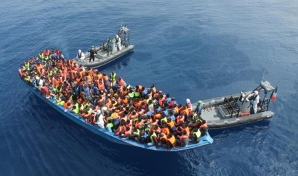 خفر السواحل الإيطالي ينقذ أكثر من 650 مهاجراً في البحر المتوسط