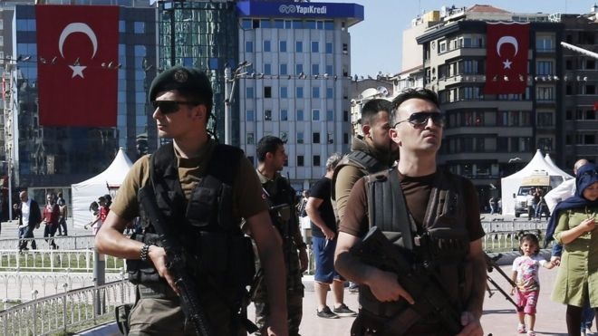 أردوغان يلمح لاحتمال تمديد حالة الطوارئ لثلاثة أشهر