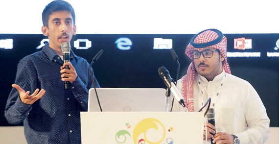 فجوة أجيال .. شباب يبتكرون «الثقافة» وأدباء ينتظرونها