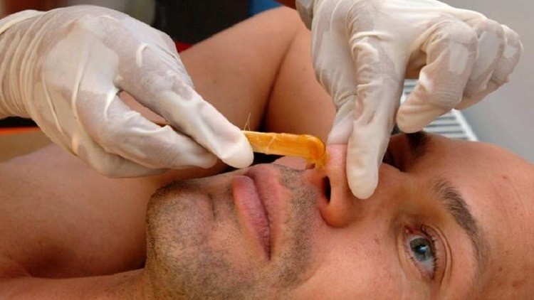 إزالة شعر الأنف قد تؤدي إلى الموت