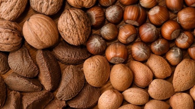 دراسة: 20 غراماً من المكسرات يومياً تبعدك عن زيارة الطبيب