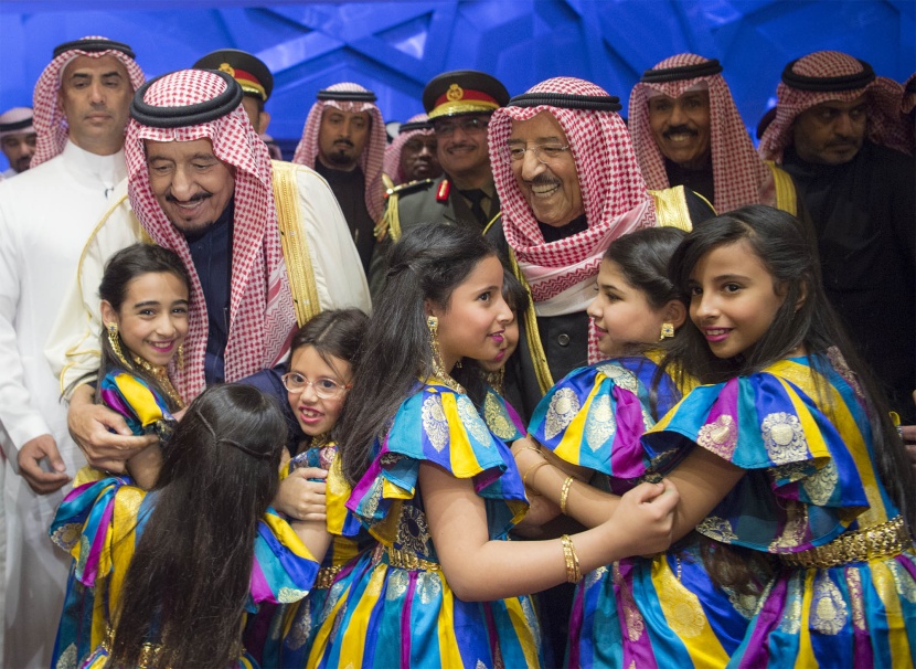 خادم الحرمين الشريفين يُشرف الحفل الذي أقيم بمركز الشيخ جابر الأحمد الثقافي في الكويت