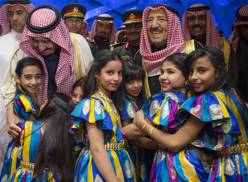 خادم الحرمين الشريفين يُشرف الحفل الذي أقيم بمركز الشيخ جابر الأحمد الثقافي في الكويت