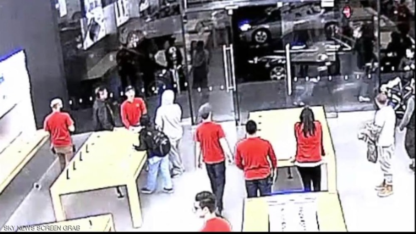 عملية سطو خاطفة على متجر أبل في كاليفورنيا